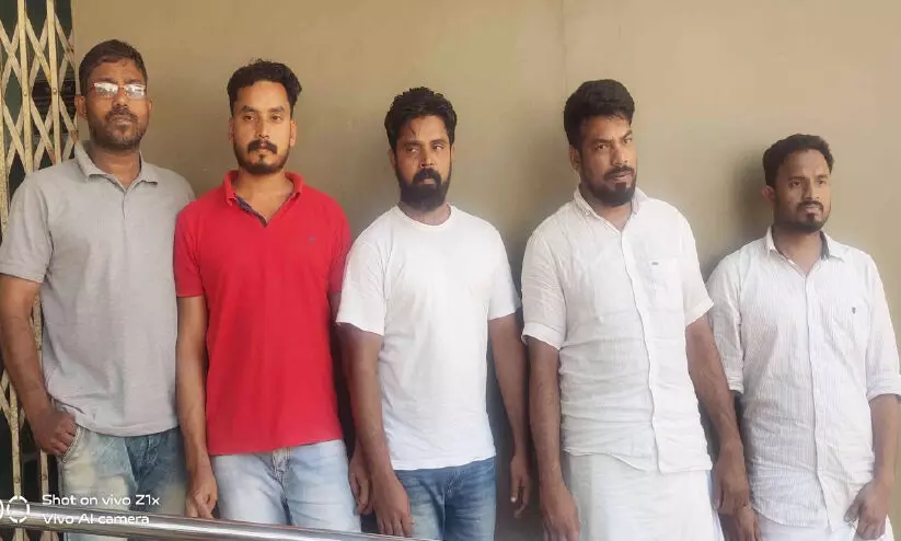 ഓൺലൈൻ ബിസിനസ്​: യുവാക്കളെ തട്ടിക്കൊണ്ടുപോയി ഭീഷണി; അഞ്ചംഗ സംഘം അറസ്റ്റിൽ