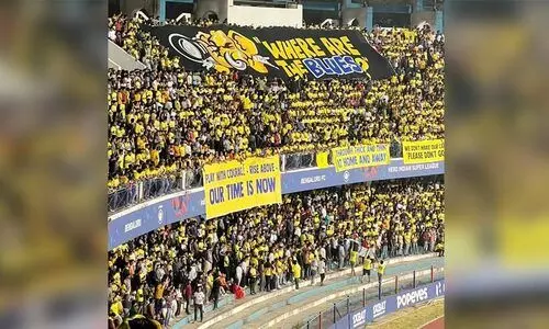 മഞ്ഞലയിലും ഉണരാതെ ബ്ലാസ്റ്റേഴ്സ്; നെഞ്ചു തകർന്ന് ആരാധകർ മഞ്ഞലയിലും ഉണരാതെ ബ്ലാസ്റ്റേഴ്സ്; നെഞ്ചു തകർന്ന് ആരാധകർ