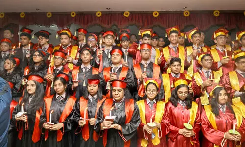 പ്ല​സ് ടു ​വി​ദ്യാ​ർ​ഥി​ക​ൾ​ക്ക് യാ​ത്ര​യ​യ​പ്പ്