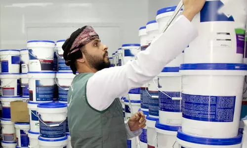 കാ​ല​ഹ​ര​ണ​പ്പെ​ട്ട 46 കാ​ൻ പെ​യി​ന്‍റു​ക​ൾ പി​ടി​കൂ​ടി