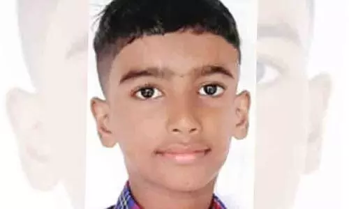 കാറിടിച്ച് ഒൻപതു വയസുകാരൻ മരിച്ചു; അപകടം കടയിൽ നിന്നും സാധനങ്ങൾ വാങ്ങി പോകുന്നതിനിടെ