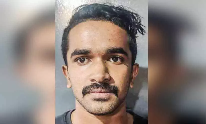 സ്ത്രീകളുടെ നഗ്നചിത്രം നിർമിച്ച് പ്രചരിപ്പിച്ച യുവാവ് അറസ്റ്റിൽ സ്ത്രീകളുടെ നഗ്നചിത്രം നിർമിച്ച് പ്രചരിപ്പിച്ച യുവാവ് അറസ്റ്റിൽ