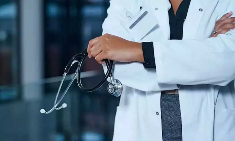 അർബുദ രോഗിയുടെ കൈക്ക് മാരക മുറിവ്; കുത്തിവെപ്പിലെ പിഴവെന്ന് ആരോപണം