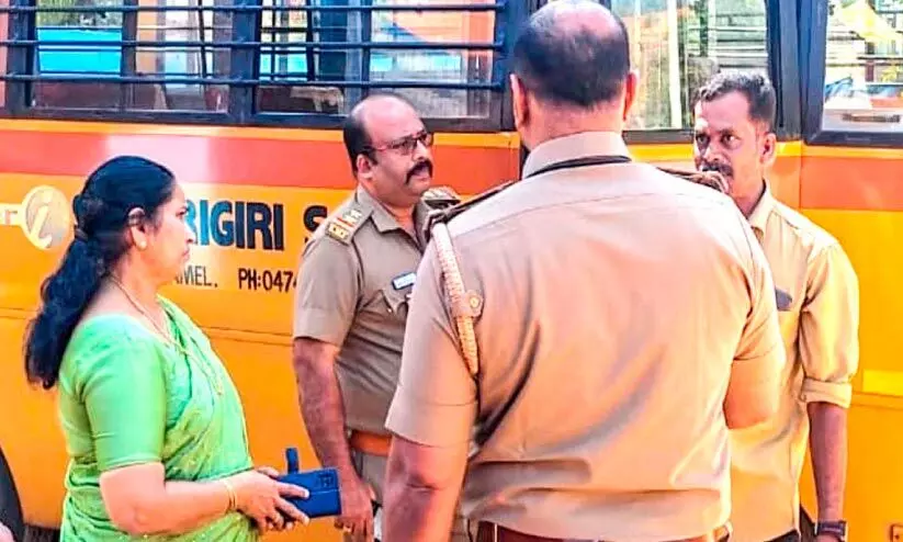 കു​ട്ടി​ക​ളു​ടെ സു​ര​ക്ഷ: സ്കൂ​ൾ ബ​സുകളിൽ പ്ര​ത്യേ​ക പ​രി​ശോ​ധ​ന​യു​മാ​യി മോ​ട്ടോ​ർ വാ​ഹ​ന വ​കു​പ്പ്