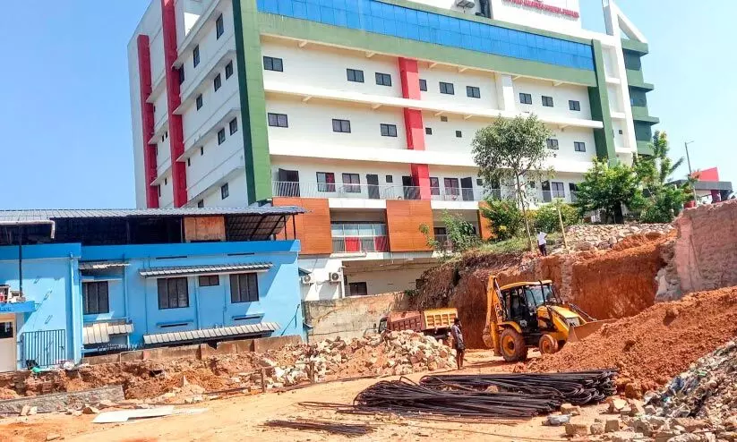 പുനലൂർ താലൂക്കാശുപത്രിയിൽ ‘മൾട്ടി സ്റ്റേജ് പാർക്കിങ്’ സംവിധാനം ഒരുക്കുന്നു പുനലൂർ താലൂക്കാശുപത്രിയിൽ ‘മൾട്ടി സ്റ്റേജ് പാർക്കിങ്’ സംവിധാനം ഒരുക്കുന്നു