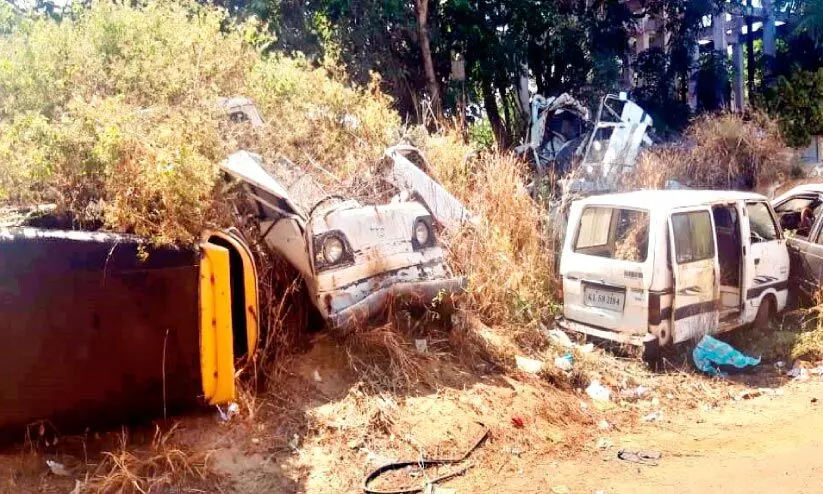 പൊലീസ് പിടിച്ചെടുത്ത വാഹനങ്ങളിൽ ലേലം വിളിക്കുന്നത് 176 എണ്ണം മാത്രം പൊലീസ് പിടിച്ചെടുത്ത വാഹനങ്ങളിൽ ലേലം വിളിക്കുന്നത് 176 എണ്ണം മാത്രം