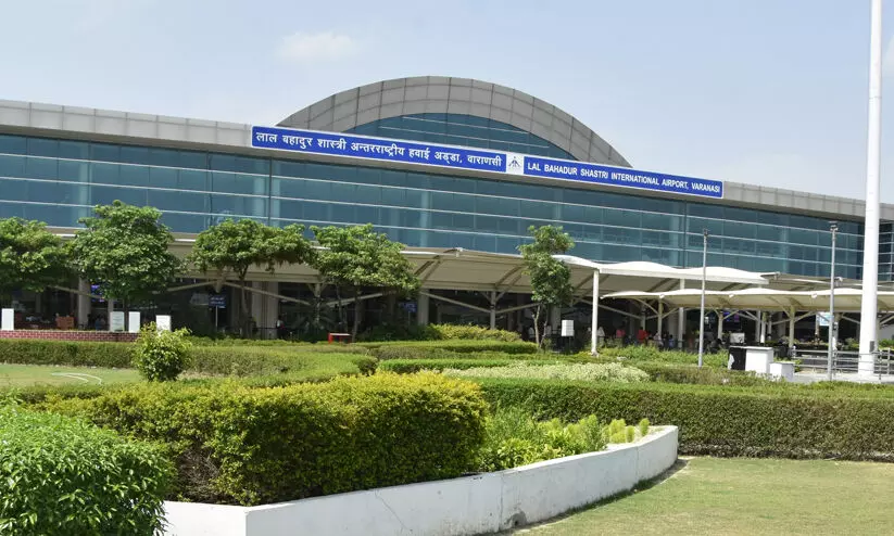 വിമാനം ഇറക്കാൻ അനുവദിച്ചില്ലെന്ന ആരോപണം തള്ളി വിമാനത്താവള അധികൃതർ, വാരണാസിയാത്ര രാഹുൽ സ്വയം റദ്ദാക്കിയത്