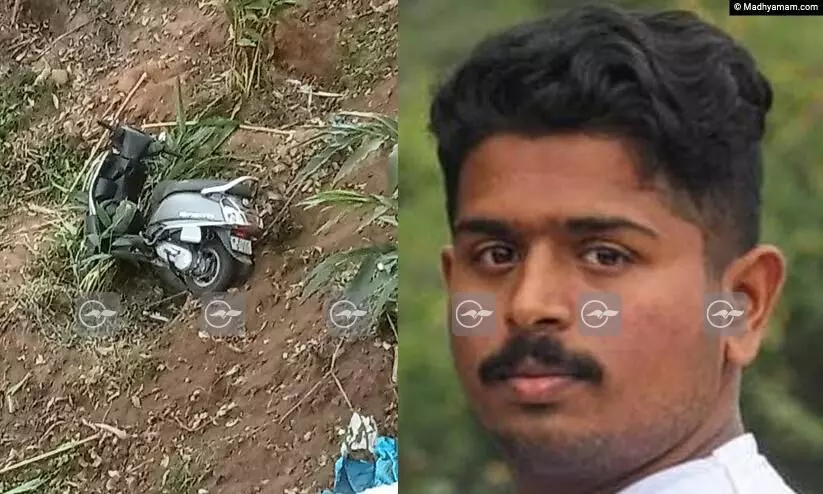 കൊടുംവളവിൽ ബ്രേക്ക് പോയി; സ്കൂട്ടർ ​കൊക്കയിൽ മറിഞ്ഞ് യുവാവ് മരിച്ചു