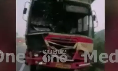 ലോറിക്ക് പിന്നിൽ കെ.എസ്.ആർ.ടി.സി ബസ് ഇടിച്ച്   മൂന്ന് പേർക്ക് പരിക്ക്