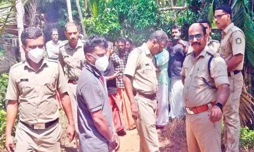 പൊ​ലീ​സു​കാ​ര​ന് നേ​രെ അ​ക്ര​മം; തെ​ളി​വെ​ടു​പ്പ് ന​ട​ത്തി