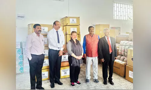 ബി.​കെ.​എ​സ് ദു​രി​താ​ശ്വാ​സ സാ​മ​ഗ്രി​ക​ൾ കൈ​മാ​റി