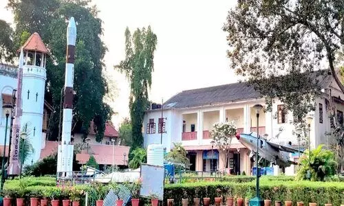 പ്ലാനറ്റേറിയം വെ​ട്ടി​മു​റി​ക്കാ​ൻ നീക്കം