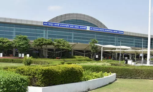 വിമാനം ഇറക്കാൻ അനുവദിച്ചില്ലെന്ന ആരോപണം തള്ളി വിമാനത്താവള അധികൃതർ, വാരണാസിയാത്ര രാഹുൽ സ്വയം റദ്ദാക്കിയത്