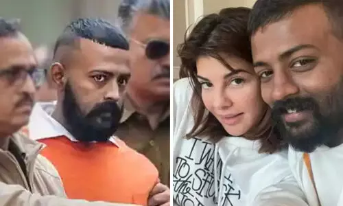 കോടതിയിൽനിന്ന് ഇറങ്ങുമ്പോൾ നടി ജാക്വിലിന് തട്ടിപ്പുവീരൻ സുകേഷിന്‍റെ വാലന്‍റൈൻ ആശംസ