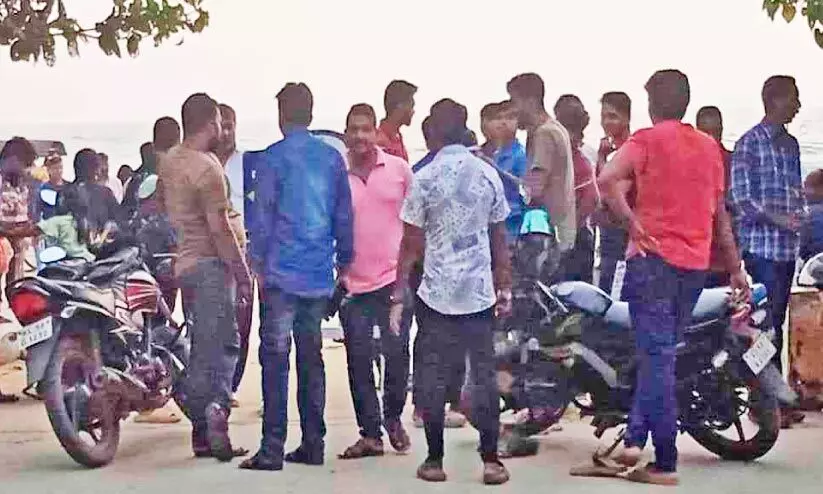 മുഴപ്പിലങ്ങാട് ബീച്ചിൽ സന്ദർശകർക്ക് തെരുവുനായ് ആക്രമണം മുഴപ്പിലങ്ങാട് ബീച്ചിൽ സന്ദർശകർക്ക് തെരുവുനായ് ആക്രമണം