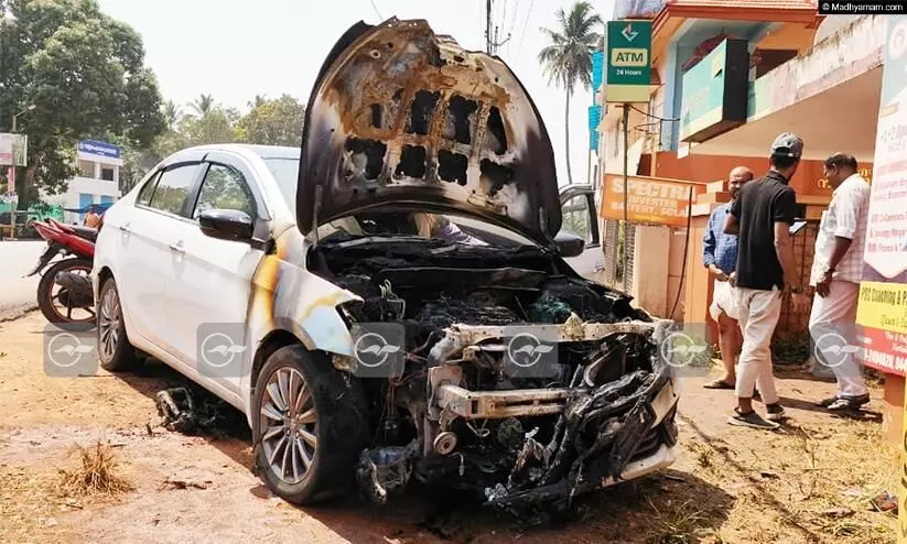 ആലപ്പുഴയിൽ ഓടുന്ന കാറിന് തീപിടിച്ചു; ഡ്രൈവർ രക്ഷപ്പെട്ടു ആലപ്പുഴയിൽ ഓടുന്ന കാറിന് തീപിടിച്ചു; ഡ്രൈവർ രക്ഷപ്പെട്ടു