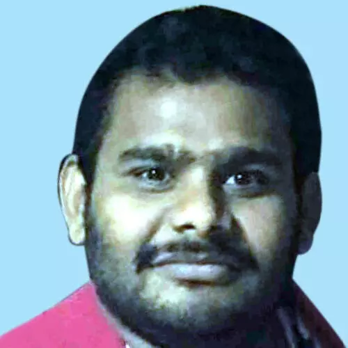 ബൈ​ക്കും ഓ​ട്ടോ​യും ബ​സും ത​മ്മി​ലി​ടി​ച്ച് ഓ​ട്ടോ ഡ്രൈ​വ​ർ മ​രി​ച്ചു