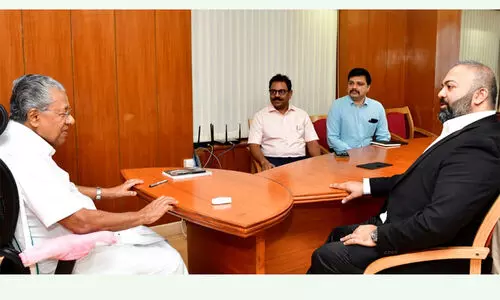 ന്യൂയോര്‍ക്ക് സെനറ്റര്‍ കെവിന്‍ തോമസ് മുഖ്യമന്ത്രിയുമായി കൂടിക്കാഴ്ച നടത്തി