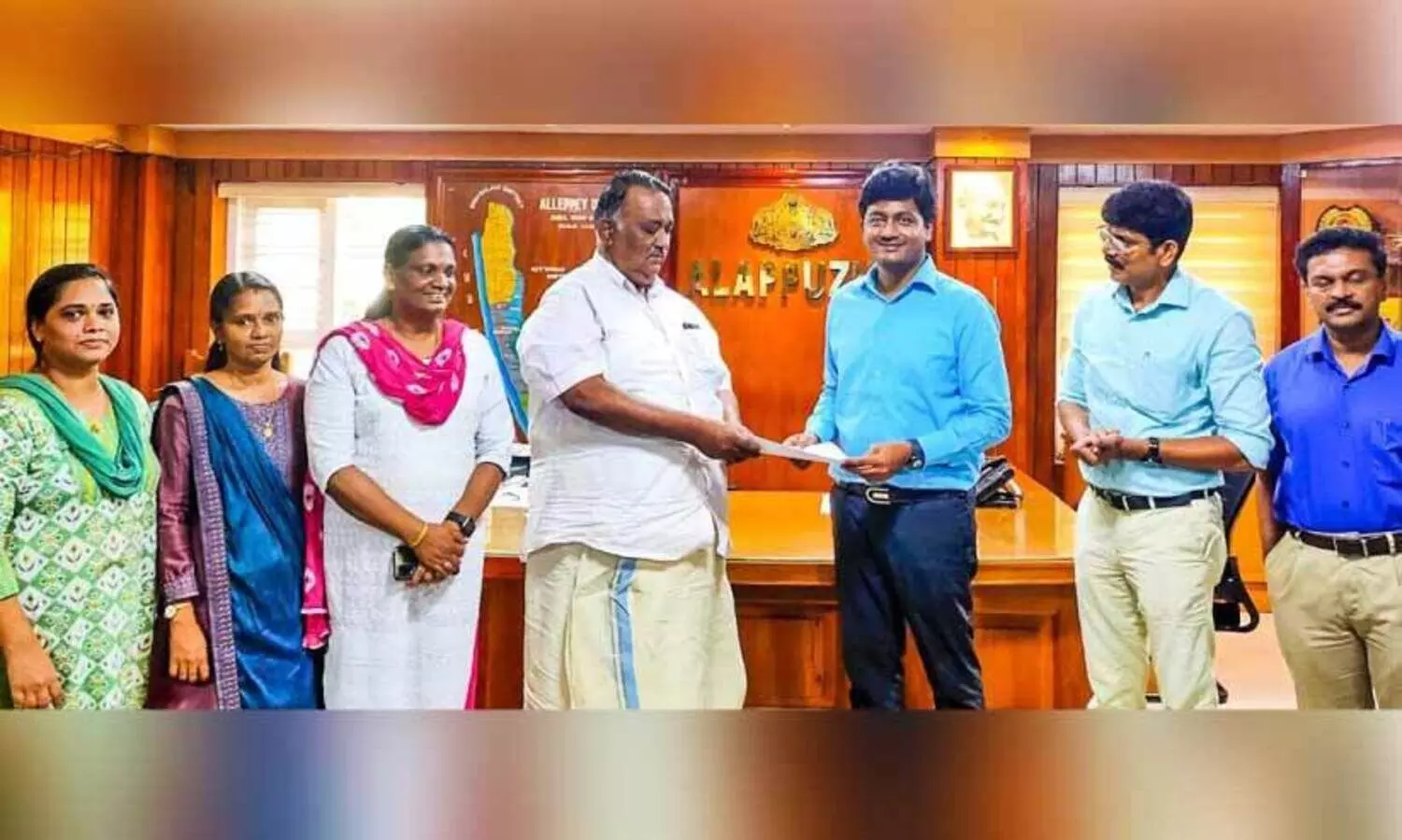 ആലപ്പുഴ കലക്ടർ ആദ്യമായി ദത്തെടുക്കൽ ഉത്തരവ് ഒപ്പുവെച്ചു