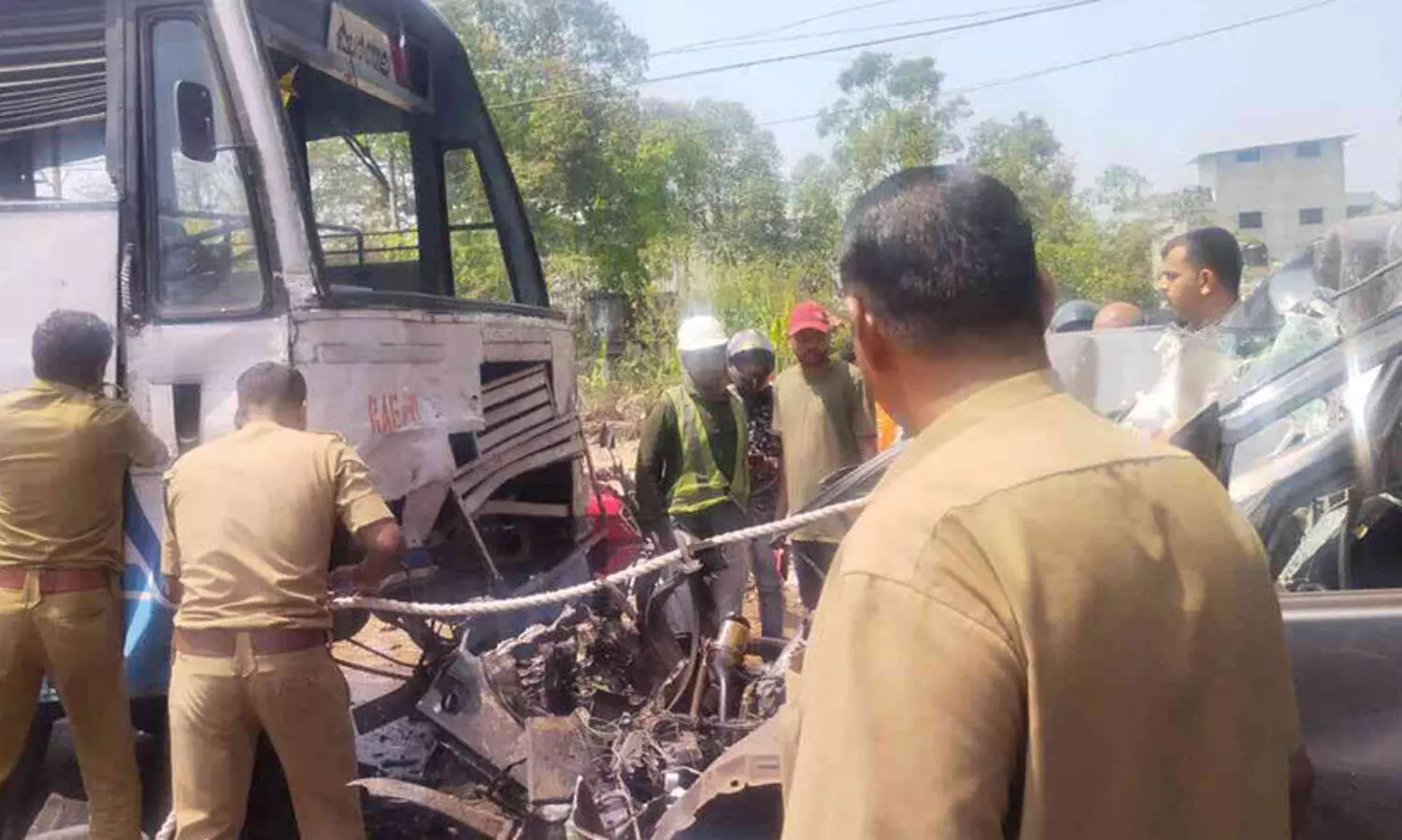 കെ.എസ്.ആർ.ടിസി ബസിൽ കാർ ഇടിച്ച് റിട്ട. അധ്യാപിക മരിച്ചു