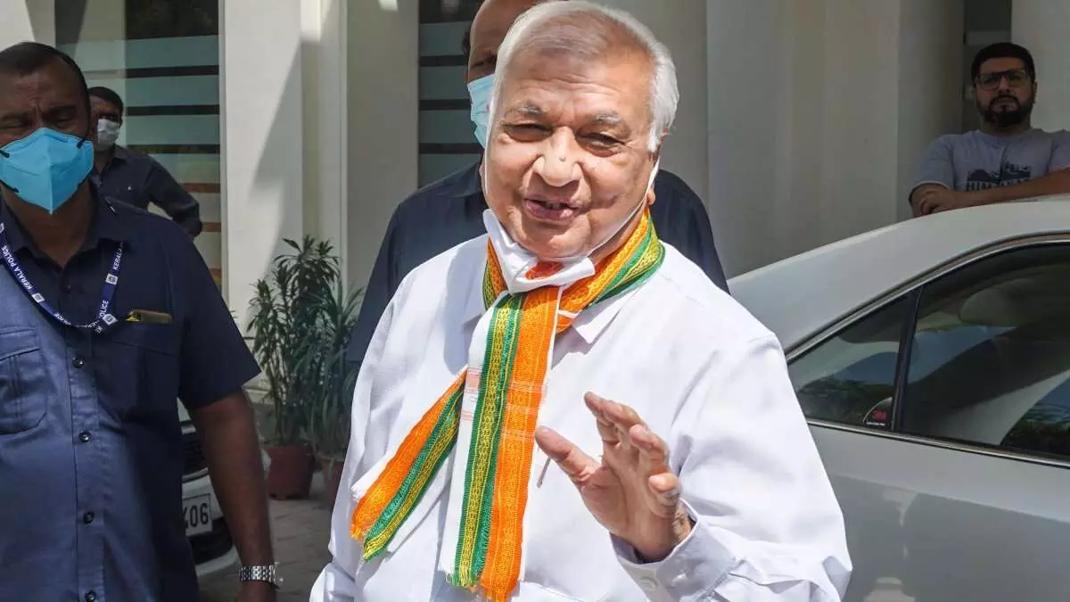 ബില്ലുകൾ ഒപ്പിടൽ: ഗവർണർ നാളെ മന്ത്രിമാരുമായി കൂടിക്കാഴ്ചക്ക് ബില്ലുകൾ ഒപ്പിടൽ: ഗവർണർ നാളെ മന്ത്രിമാരുമായി കൂടിക്കാഴ്ചക്ക്