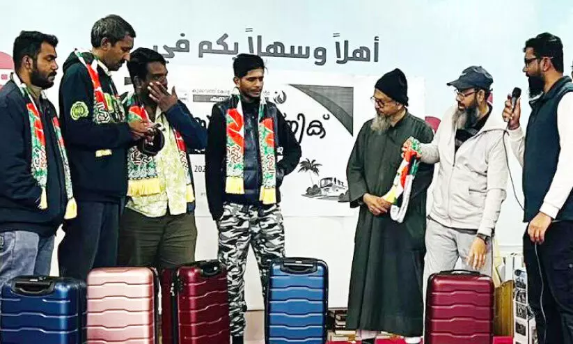 മ​ദ്റ​സ​യി​ലെ ഡ്രൈ​വ​ർ​മാ​രെ ആ​ദ​രി​ച്ചു