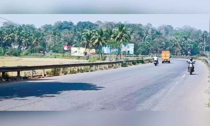 സ്ഥിരം അപകട പാതയായി മാങ്കുറുശി-തേനൂർ മേഖല സ്ഥിരം അപകട പാതയായി മാങ്കുറുശി-തേനൂർ മേഖല