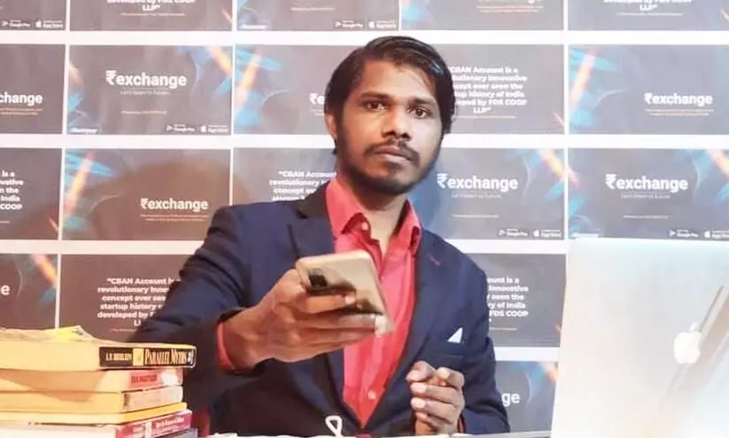 ഞങ്ങളോട് മാറണം എന്നാണ് കേരളം പറയുന്നത്, എന്നാൽ കേരളമാണ് മാറേണ്ടത് -നെതർലൻഡ്സിൽ ഗവേഷണ വിദ്യാർഥിയായ ആദിവാസി സമുദായാംഗം ബിനേഷ് ബാലൻ സംസാരിക്കുന്നു ഞങ്ങളോട് മാറണം എന്നാണ് കേരളം പറയുന്നത്, എന്നാൽ കേരളമാണ് മാറേണ്ടത് -നെതർലൻഡ്സിൽ ഗവേഷണ വിദ്യാർഥിയായ ആദിവാസി സമുദായാംഗം ബിനേഷ് ബാലൻ സംസാരിക്കുന്നു