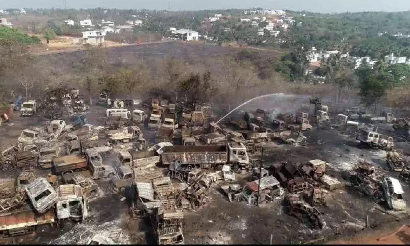 പൊലീസ് ഡംപിങ് യാർഡിൽ വൻ തീപിടിത്തം; 400ഓളം വാഹനങ്ങൾ കത്തിയമർന്നു