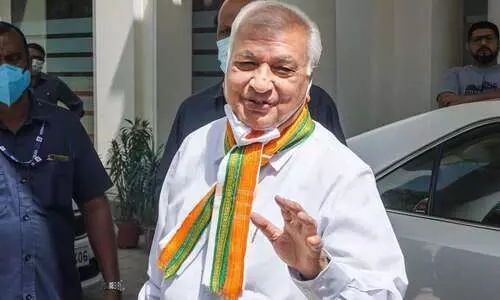 ബില്ലുകൾ ഒപ്പിടൽ: ഗവർണർ നാളെ മന്ത്രിമാരുമായി കൂടിക്കാഴ്ചക്ക്