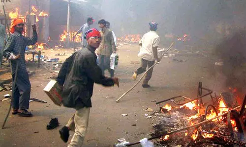 ഗു​ജ​റാ​ത്ത് വം​ശ​ഹ​ത്യ അ​വ​സാ​നി​ക്കു​ന്നി​ല്ല