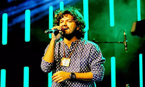 ‘ഹാ​ർ​മോ​ണി​യ​സ്​ കേ​ര​ള’: പുതുമയാർന്ന ആലാപന ശൈലിയുമായി സൂരജ്​ സന്തോഷ്