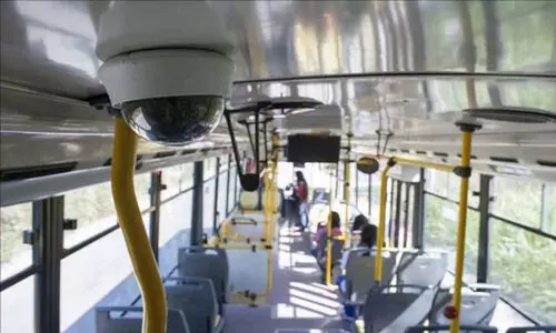 ബസുകളിൽ 28നു മുമ്പ് കാമറ സ്ഥാപിക്കാൻ കഴിയില്ല; നിർബന്ധിച്ചാൽ ഓട്ടം നിർത്തും -ഉടമകൾ ബസുകളിൽ 28നു മുമ്പ് കാമറ സ്ഥാപിക്കാൻ കഴിയില്ല; നിർബന്ധിച്ചാൽ ഓട്ടം നിർത്തും -ഉടമകൾ