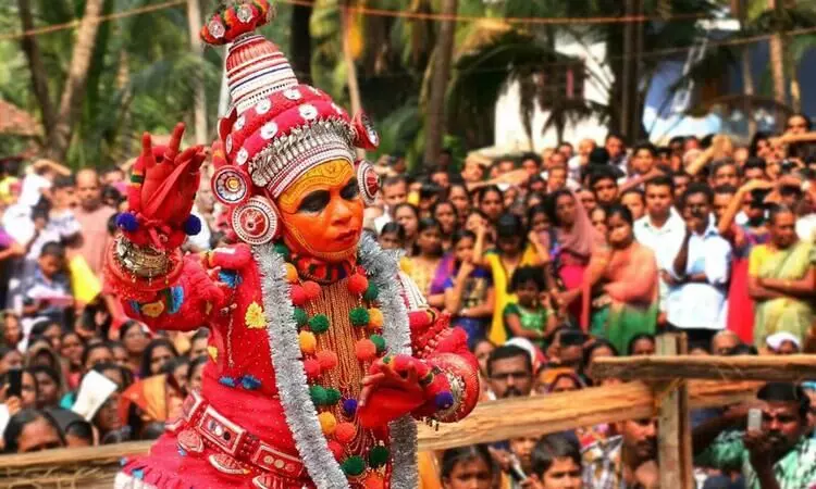 ദേ​വ​ക്കൂ​ത്തി​ലെ ദേ​വി