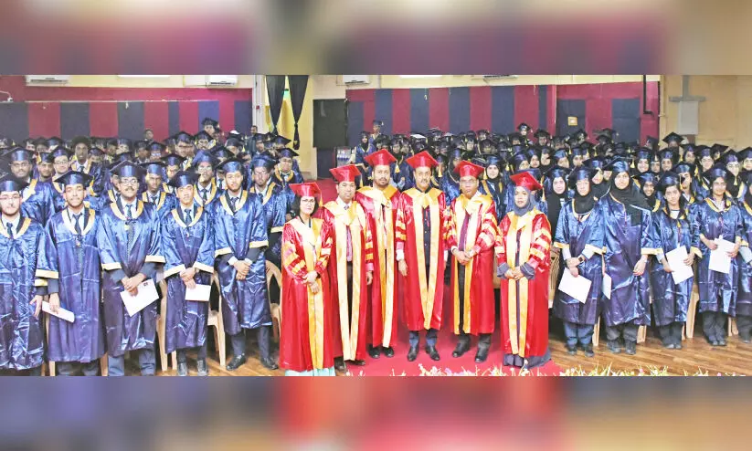 ഐഡിയൽ ഇന്ത്യൻ സ്കൂൾ ബിരുദദാനം ഐഡിയൽ ഇന്ത്യൻ സ്കൂൾ ബിരുദദാനം