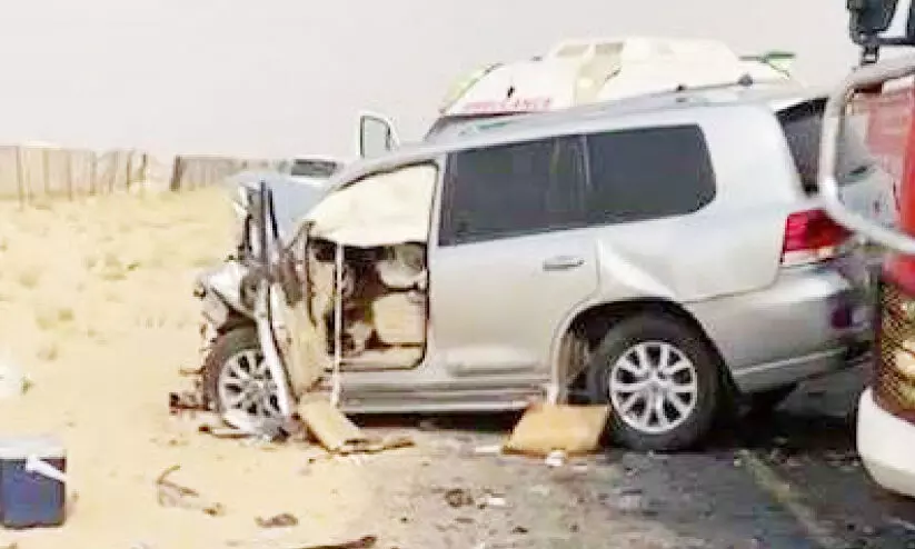 കാറും ട്രക്കും കൂട്ടിയിടിച്ച് മൂന്നു പേർ മരിച്ചു കാറും ട്രക്കും കൂട്ടിയിടിച്ച് മൂന്നു പേർ മരിച്ചു