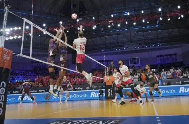 പ്രൈം വോളിബോൾ: തണ്ടർബോൾട്ട്സിനെ ഞെട്ടിച്ച് കാലിക്കറ്റ് ഹീറോസ്