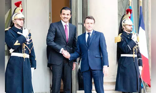 അ​മീ​റും ഫ്ര​ഞ്ച് പ്ര​സി​ഡ​ന്റും കൂ​ടി​ക്കാ​ഴ്ച ന​ട​ത്തി