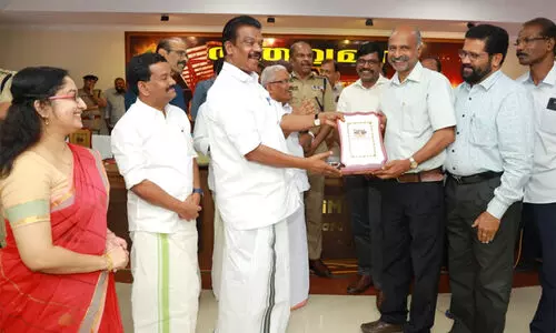 ശബരിമല സർവീസ്: കെ.എസ്.ആർ.ടി.സി ആദരവ് ഏറ്റുവാങ്ങി