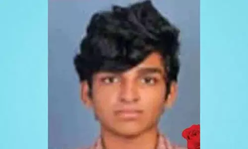 അച്ഛനൊപ്പം ബൈക്കിൽ പോകവേ അമിതവേഗത്തിലെത്തിയ കാറിടിച്ച് വിദ്യാർഥി മരിച്ചു