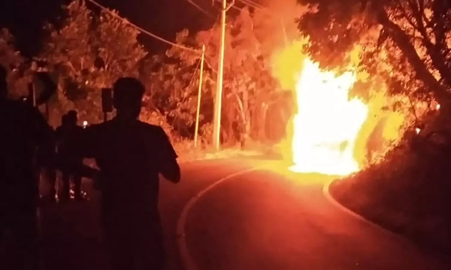 ഇടുക്കിയിൽ ഓടുന്ന ലോറിക്ക് തീപിടിച്ചു