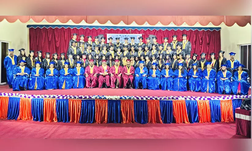 ഇന്ത്യൻ സ്കൂൾ നിസ്വ ബിരുദ ദാന ദിനം ഇന്ത്യൻ സ്കൂൾ നിസ്വ ബിരുദ ദാന ദിനം