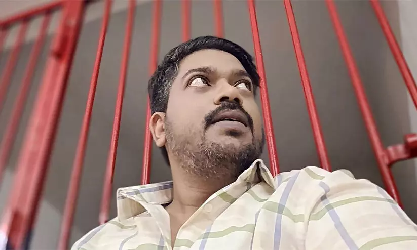 കരുതൽതടങ്കലിലെടുത്ത ഷാനിബ് പൊലീസ് സ്റ്റേഷനിൽ