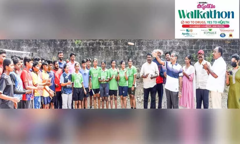 ലഹരിക്കെതിരെ ഒരു മാച്ച്; കൈയടിച്ച് കൊച്ചി