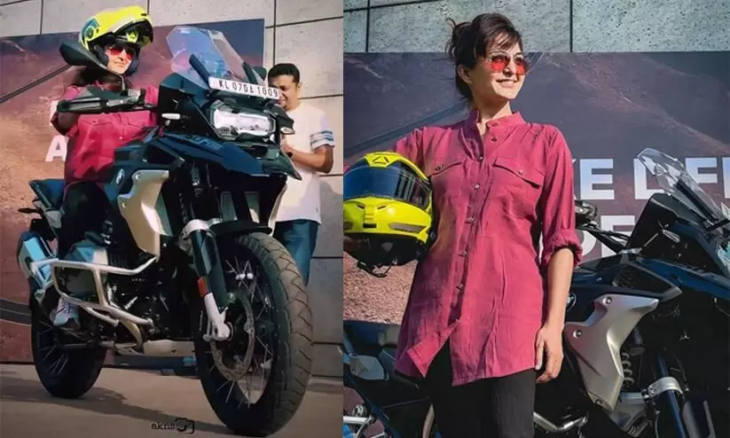 Lady superstar owns a BMW super bike worth 28 lakh rupees