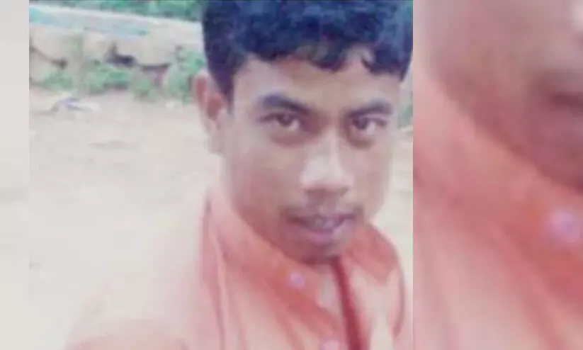 മറിഞ്ഞു വീണ വൈദ്യുതി തൂണിനടിയിൽപ്പെട്ട് പരിക്കേറ്റ അസം സ്വദേശി മരിച്ചു മറിഞ്ഞു വീണ വൈദ്യുതി തൂണിനടിയിൽപ്പെട്ട് പരിക്കേറ്റ അസം സ്വദേശി മരിച്ചു