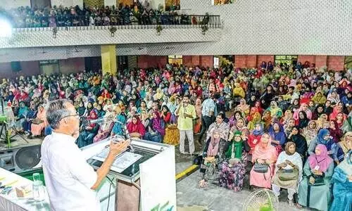 ശക്തി വിളിച്ചോതി വ​നി​ത സ​മ്മേ​ള​നം