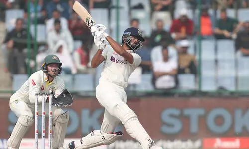 സെഞ്ച്വറി കൂട്ടുകെട്ടുമായി അക്സർ പട്ടേലും അശ്വിനും; ഇന്ത്യ 262 റൺസിനു പുറത്ത്; ഓസീസിന് ഒരു റൺ ലീഡ്