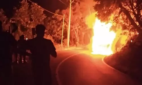 ഇടുക്കിയിൽ ഓടുന്ന ലോറിക്ക് തീപിടിച്ചു