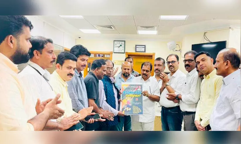 ബാ​ഡ്മി​ൻ​റ​ൺ ടൂ​ർ​ണ​മെൻറ് ബ്രോ​ഷ​ർ പ്ര​കാ​ശ​നം